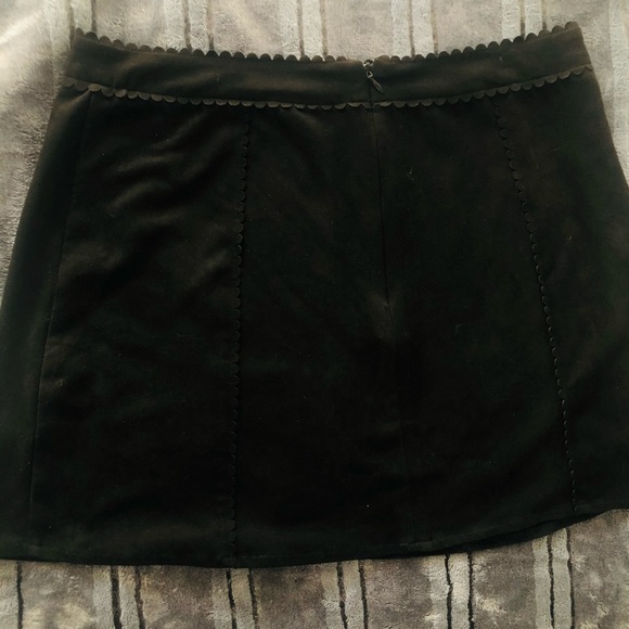 Francesca’s suede mini skirt - Picture 5 of 9
